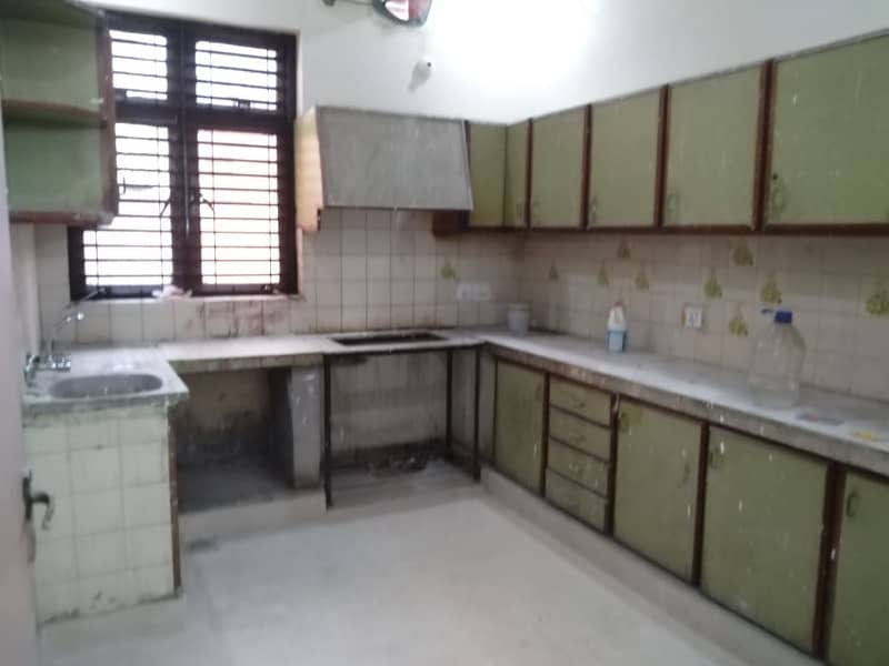 10 marla beautiful lower portion for rent allama iqbal town lahore 6