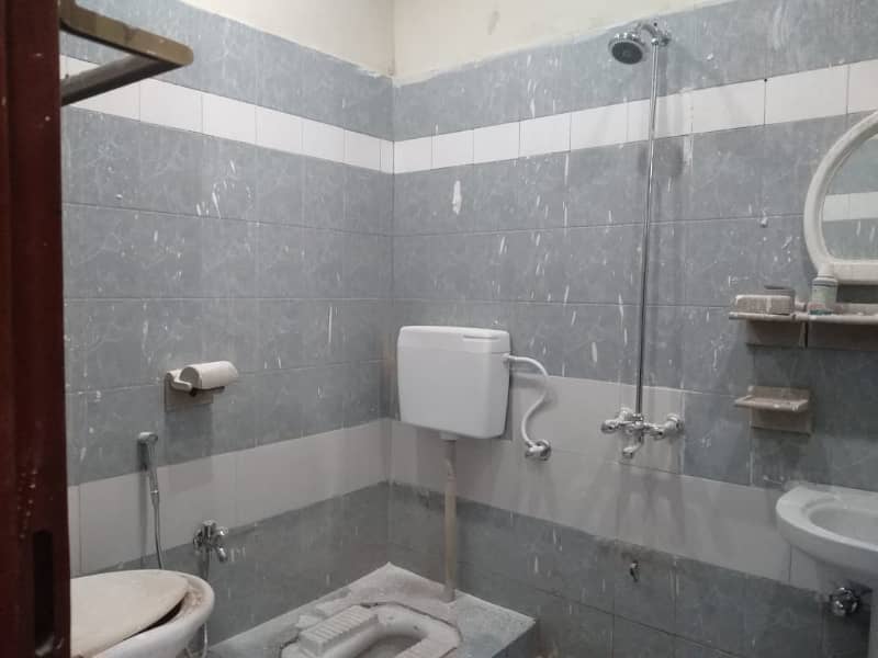 10 marla beautiful lower portion for rent allama iqbal town lahore 11