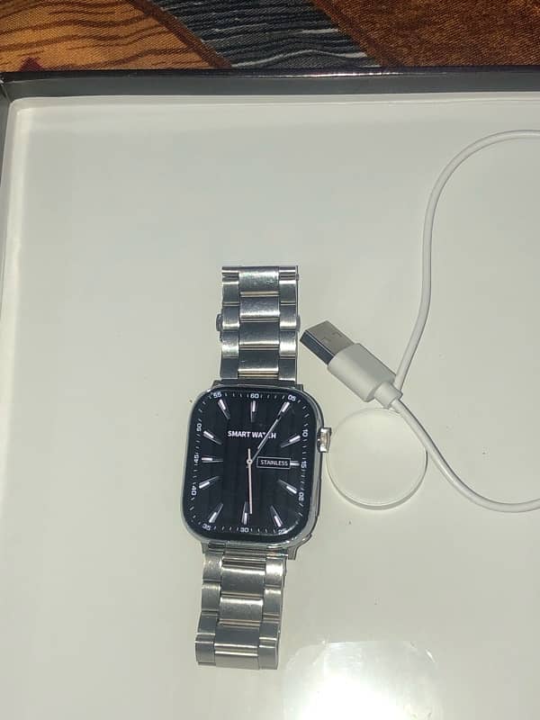 smart watch with box and charger new condition 10