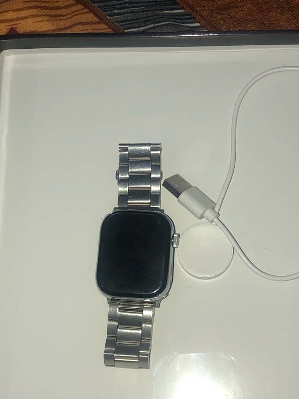 smart watch with box and charger new condition 11