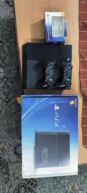 PS4 500gb with 2 controllers 0