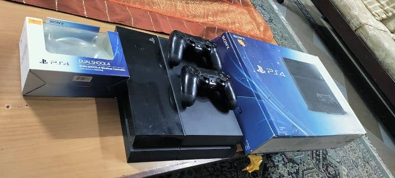 PS4 500gb with 2 controllers 1