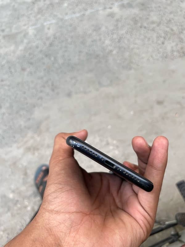 I phone Xr 64gb Factory unlock 4