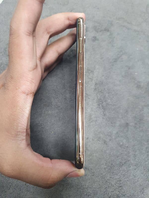 iphone xs max 64gb dual sim PTA 9/10 condition 2