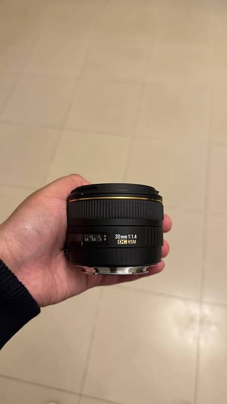 SIGMA 30mm 1.4 HSM CROP SENSOR for CANON 4