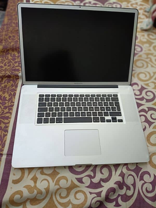 MacBook pro 2011 , 17 inch , core i7\2nd , 1 GB Dedicated graphic card 0