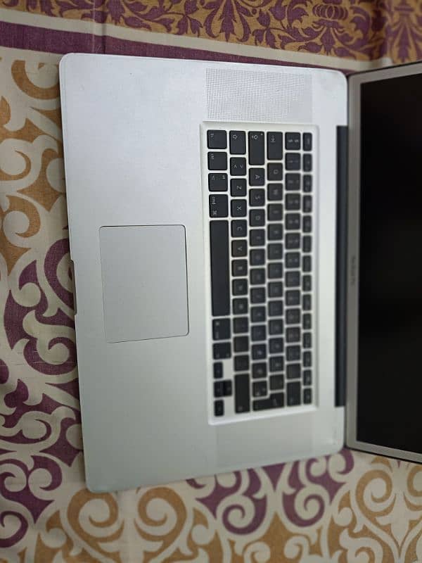 MacBook pro 2011 , 17 inch , core i7\2nd , 1 GB Dedicated graphic card 1