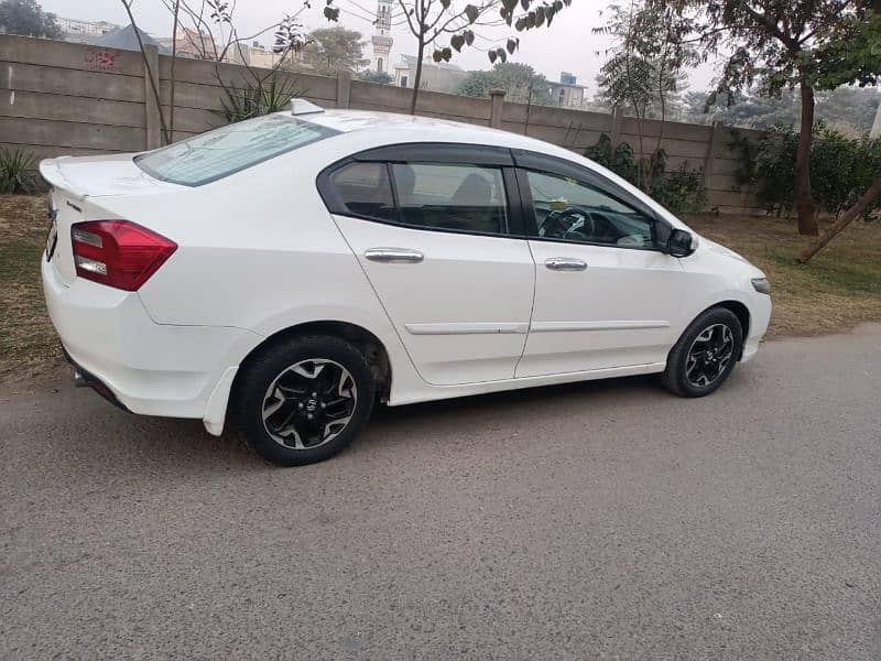 Honda City IVTEC 2019 Model 1.3 bumper to bumper original first owner 14