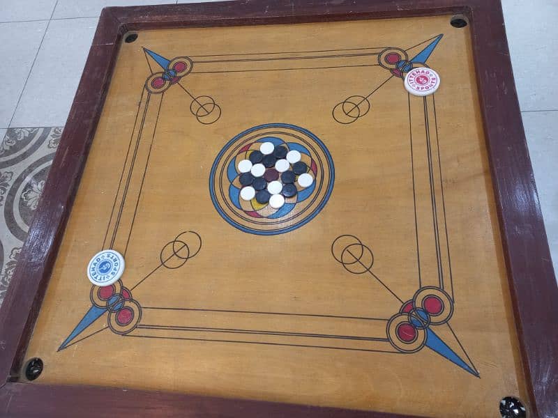 carrom board with table 0