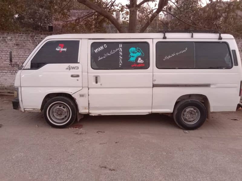 Nissan urvan 2