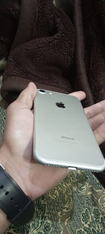 iphone 7 (32 GB) 0