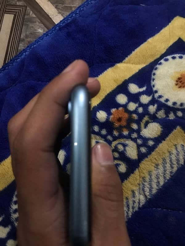 iPhone XR pta approved 4