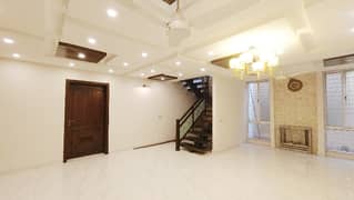 10 Marla Luxurious House for Sale in Phase 5, DHA Lahore