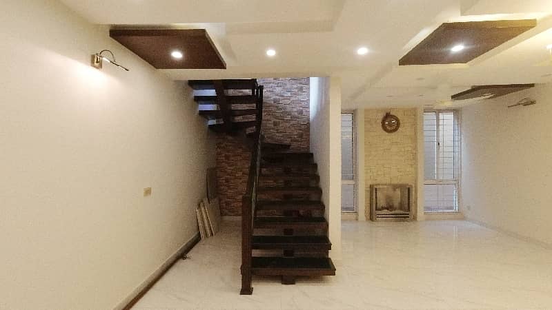 10 Marla Luxurious House for Sale in Phase 5, DHA Lahore 21