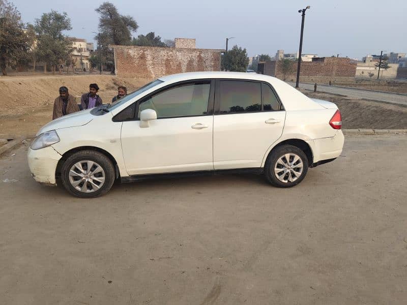 Nissan Tiida 2007 1