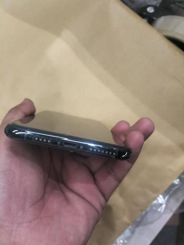 iphone 11 pro Max non PTA 4