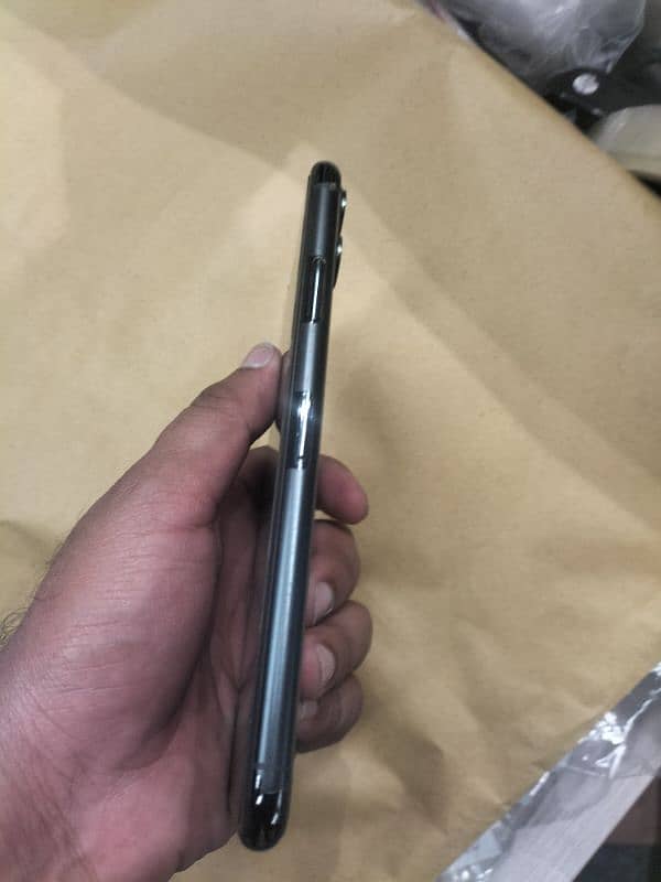 iphone 11 pro Max non PTA 5