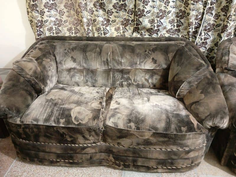 Sofa set in good condition 1