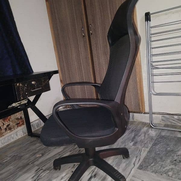 gaming and office chair 0