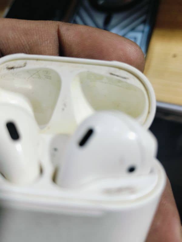 Apple airpods 2nd 4