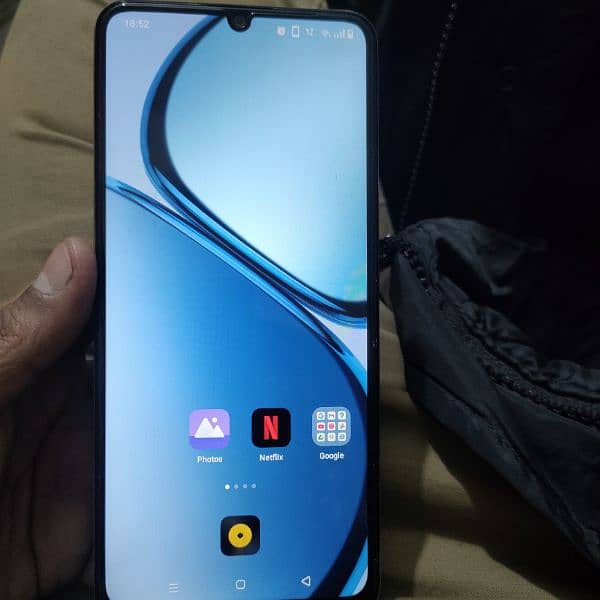 Realme C61 0