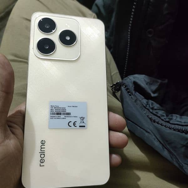 Realme C61 1