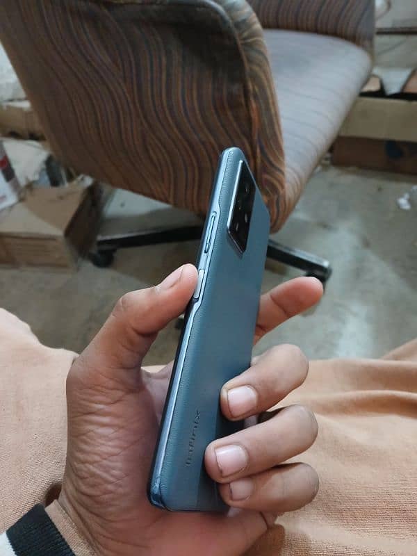 i am selling my phone 2