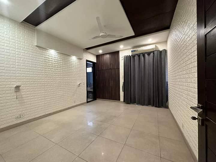 A Beautiful 1 Kanal House Is Out Class Nice House Available For Rent In PHASE 1 DHA, Lahore. 1