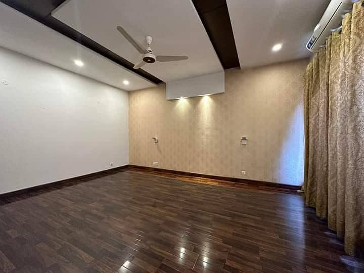 A Beautiful 1 Kanal House Is Out Class Nice House Available For Rent In PHASE 1 DHA, Lahore. 3