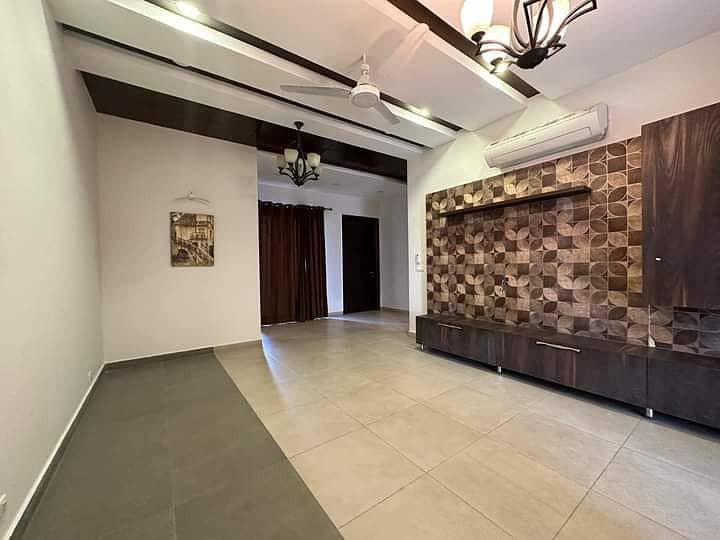 A Beautiful 1 Kanal House Is Out Class Nice House Available For Rent In PHASE 1 DHA, Lahore. 6