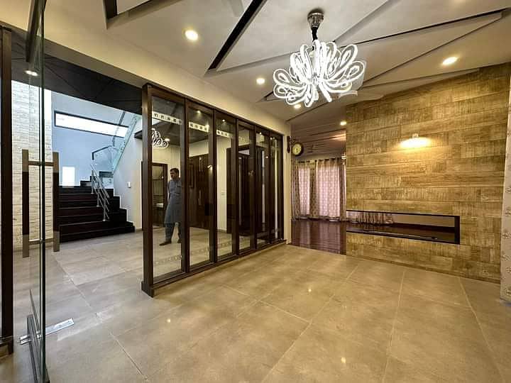 A Beautiful 1 Kanal House Is Out Class Nice House Available For Rent In PHASE 1 DHA, Lahore. 9