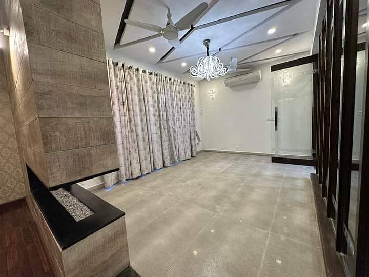 A Beautiful 1 Kanal House Is Out Class Nice House Available For Rent In PHASE 1 DHA, Lahore. 12