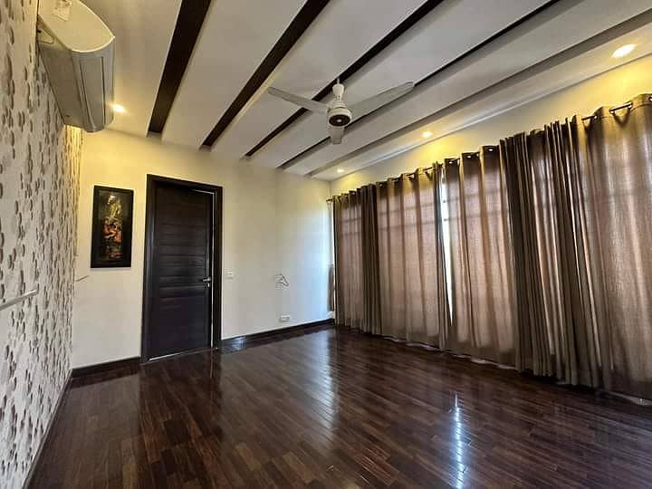 A Beautiful 1 Kanal House Is Out Class Nice House Available For Rent In PHASE 1 DHA, Lahore. 14