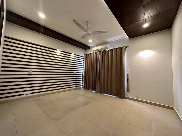 A Beautiful 1 Kanal House Is Out Class Nice House Available For Rent In PHASE 1 DHA, Lahore. 15