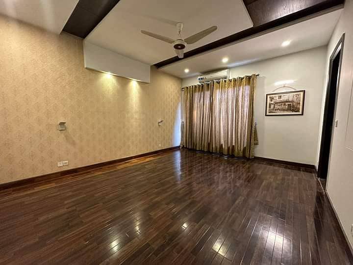 A Beautiful 1 Kanal House Is Out Class Nice House Available For Rent In PHASE 1 DHA, Lahore. 17