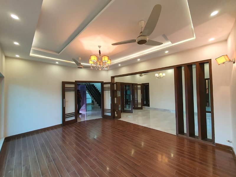 A Beautiful 1 Kanal House Is Out Class Nice House Available For Rent In PHASE 1 DHA, Lahore. 23