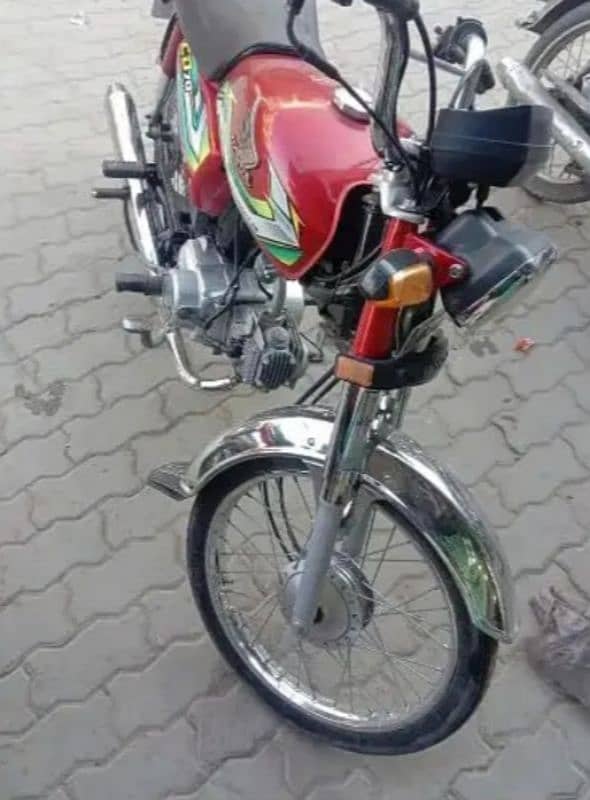 Honda CD motorcycle in good condition. contact. 03077088988 2