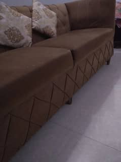 5 SEATER SODA SET WITH CENTER AND 2 SIDE TABLE ( URGENT SALE)