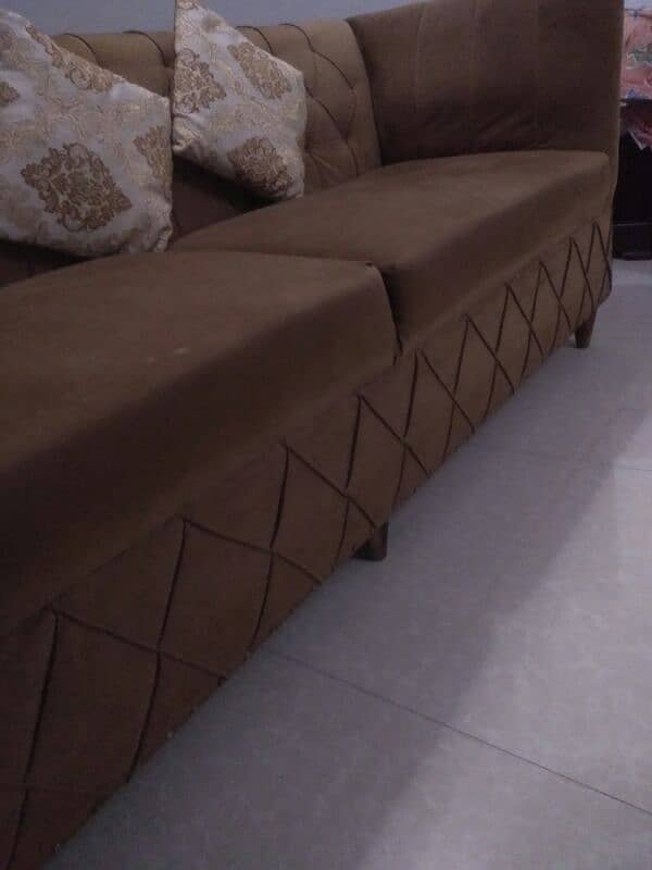 5 SEATER SODA SET WITH CENTER AND 2 SIDE TABLE ( URGENT SALE) 0