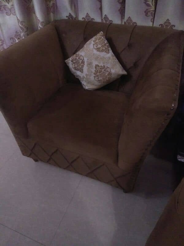 5 SEATER SODA SET WITH CENTER AND 2 SIDE TABLE ( URGENT SALE) 1