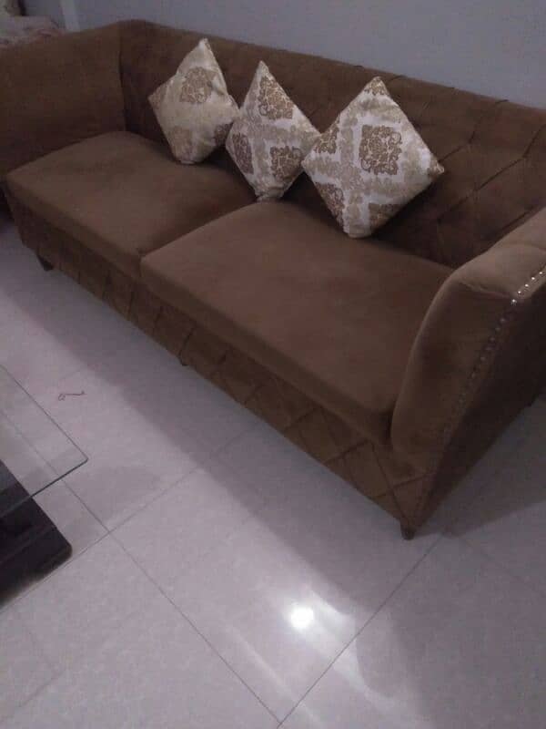 5 SEATER SODA SET WITH CENTER AND 2 SIDE TABLE ( URGENT SALE) 2