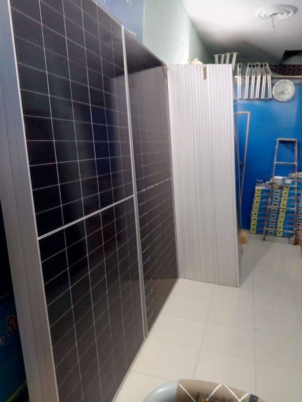 solar panel | Bifacial solar panel | 580 watt | 585 watt |.  605 watt 3