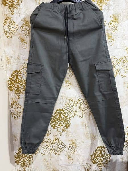 six pockets cargo trousers 3