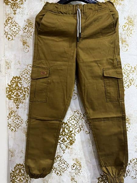 six pockets cargo trousers 4