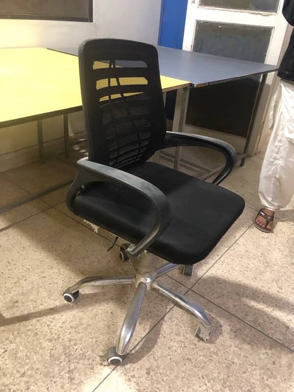 Slightly Used office Chairs 25pcs Just like new Urgent sale 1