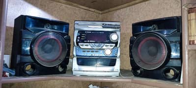 Amplifier and speakers for sale