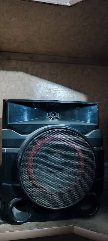 Amplifier and speakers for sale 2