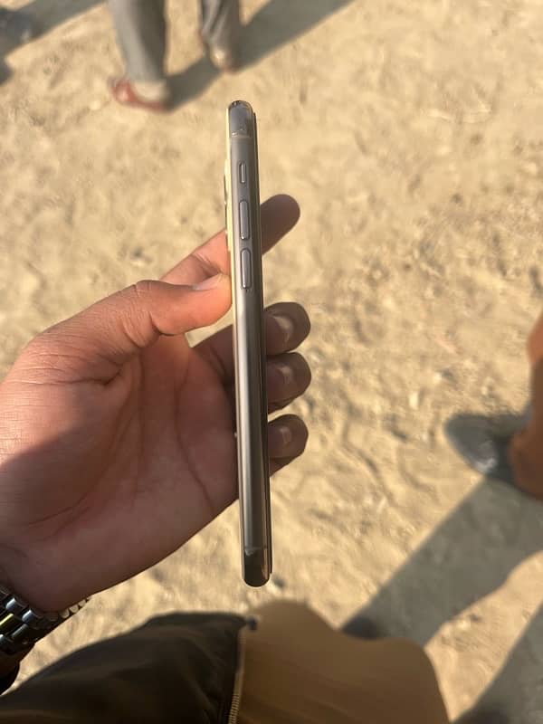 i Phone 11 pro 64 GB Non PTA 3