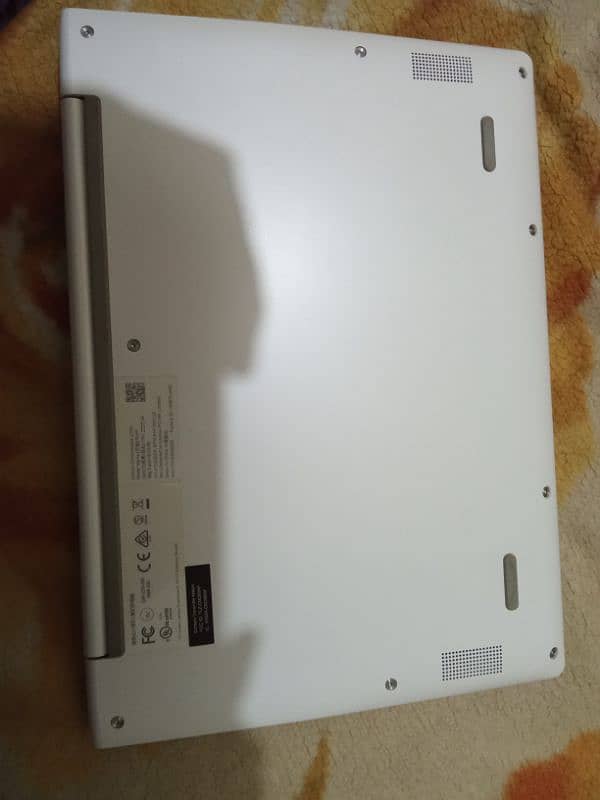 Lenovo Chromebook C330 1