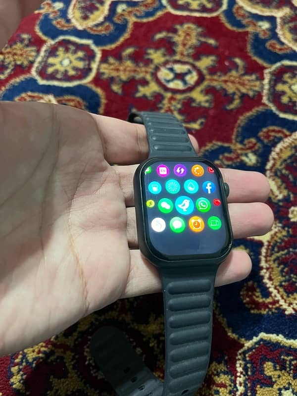 Smartwatch for sale 10/10 condition barely used Grab it now! 7